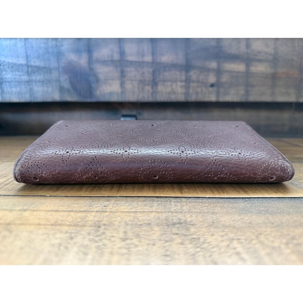 LOUIS VUITTON Mahina Portefeuille Amelia Long Wallet Dark Brown - Picture 5 of 16